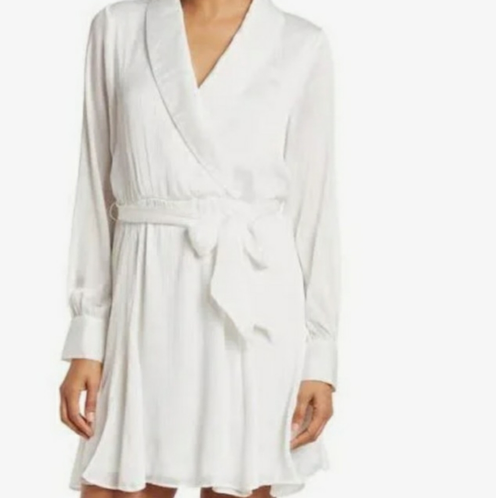 🔥NWT Laundry By Shelli Segal ivory wrap dress.